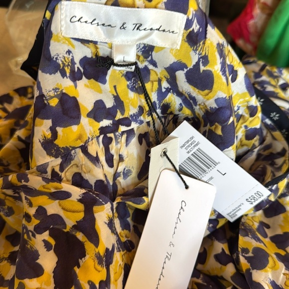 Chelsea & Theodore Blouse Size L Yellow Navy V-Neck Abstract Print 3/4 Sleeve - Picture 7 of 8